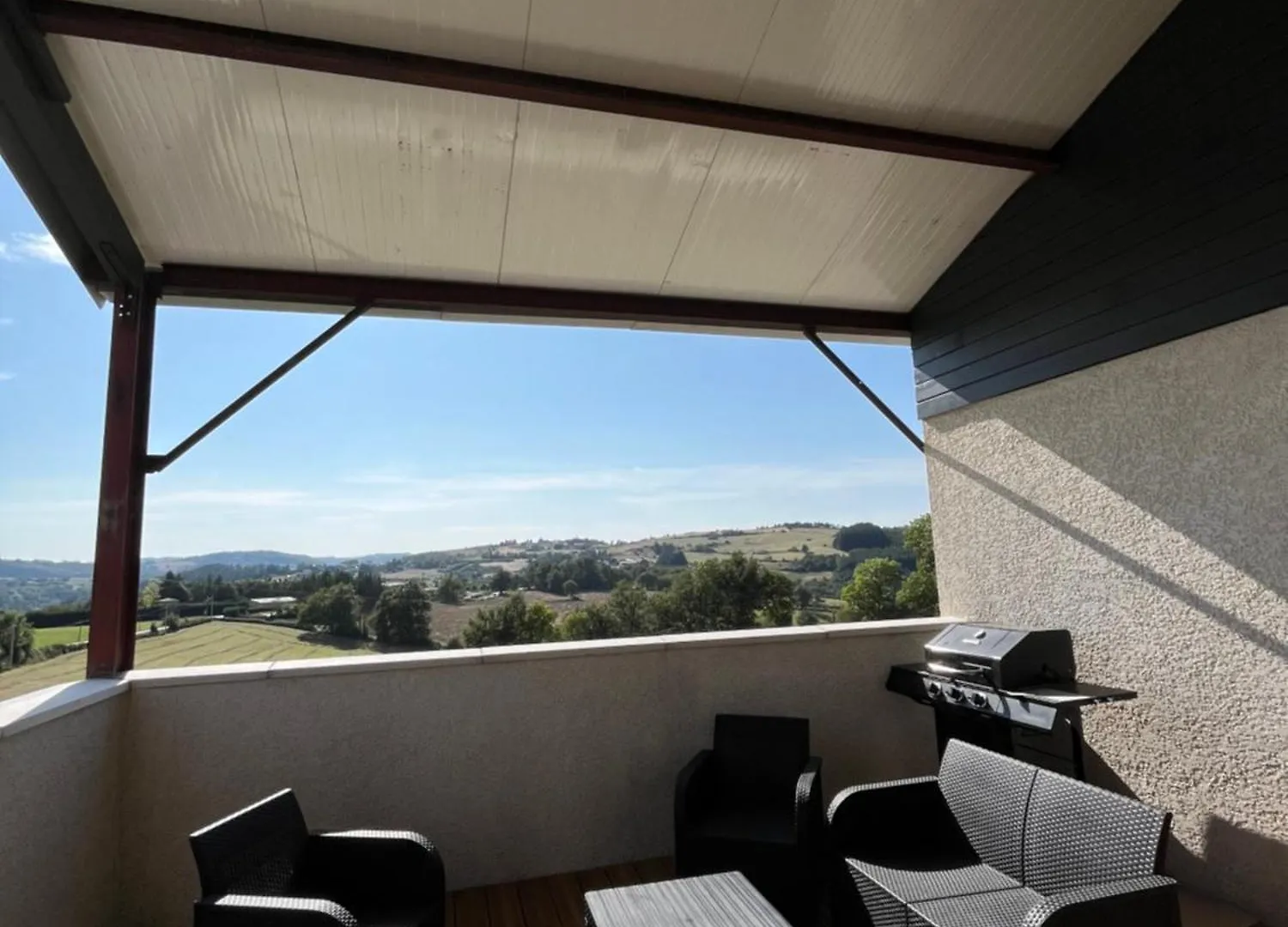 Gites De Landuziere, 6 Couchages Saint-Genet-Lerpt