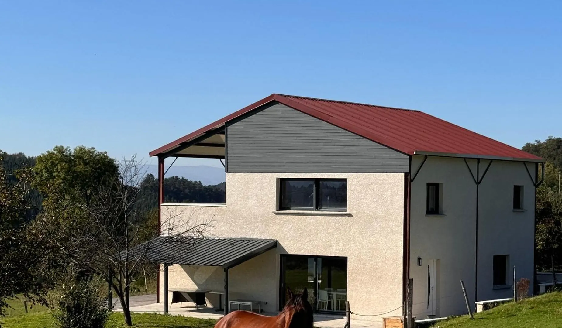 Gites De Landuziere, 6 Couchages Saint-Genet-Lerpt